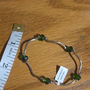 Chic Green Beaded Bracelet with Silver Accents